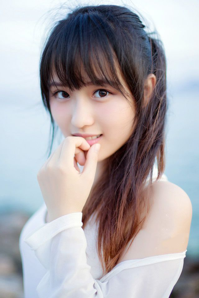 “王印不能动。”刘备摇了摇头，这点上他还是很清醒的，如果能够攻破洛阳，将吕布赶回关中的话，这块王印，如今已经成为了烫手的山芋，刘备是绝不能碰，哪怕他确实有着封王的资格也不行，没有实力，而且也没有打破关中，凭什么封王？